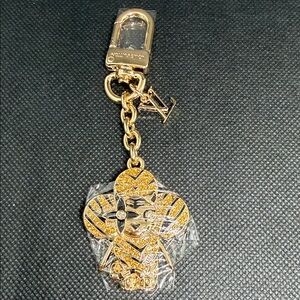 ✅ PRICE IS FIRM ✅ FASHION Gold Crystal Cat Keychain Charm